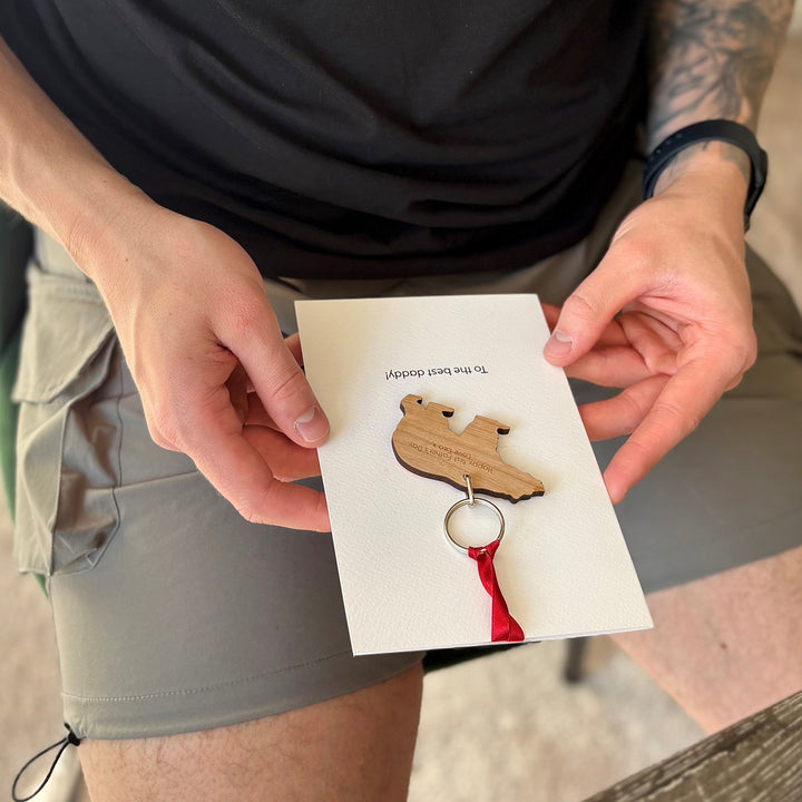 Unique Father’s Day present – customisable bear keyring on printed message card, dad holding card, reading message on the reverse