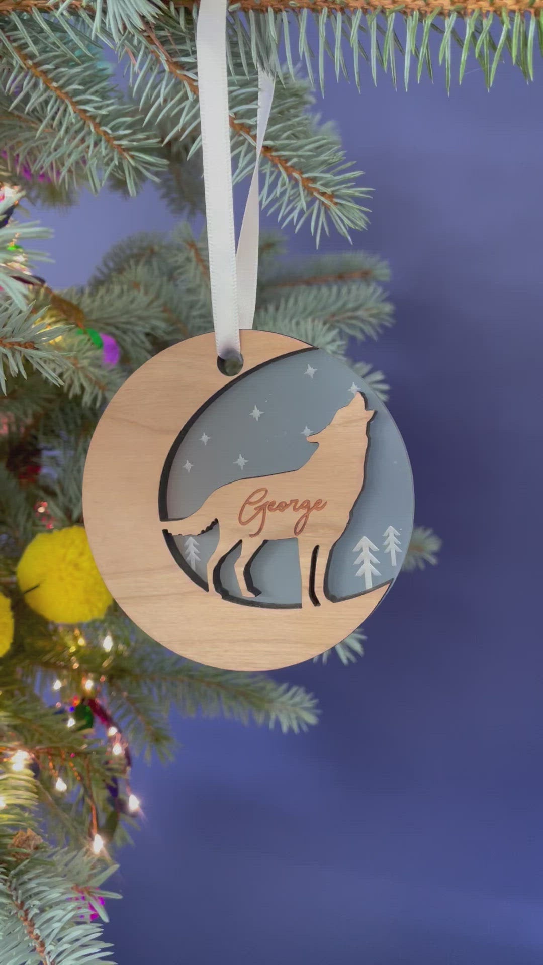 A video showing the decoration from different angles. 