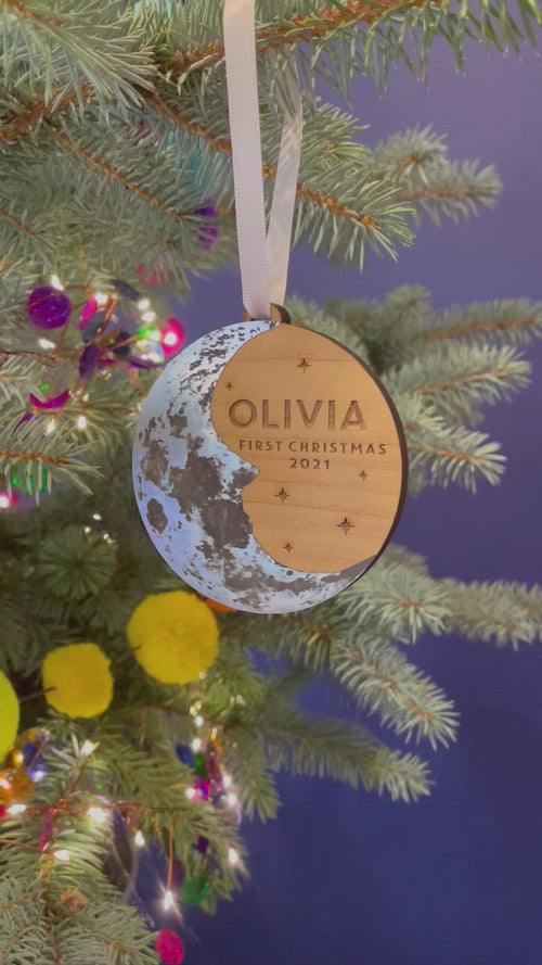A video showing the decoration from different angles on a Christmas tree.